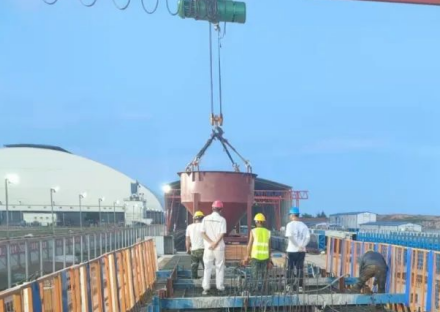 廣西赤沙碼頭利用cd1鋼絲繩電動葫蘆架設梁板